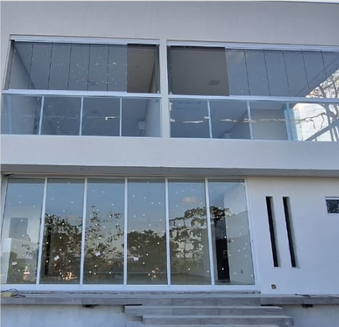 JANELA CORTINA DE VIDRO SOBRE GUARDA CORPO PANORAMICO